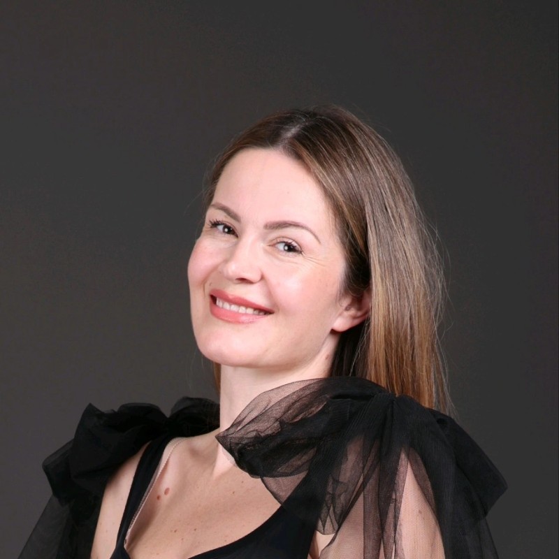 Ana R